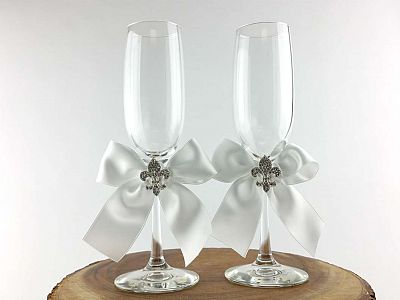 Fleur de Lis Ribbon Toasting Glasses