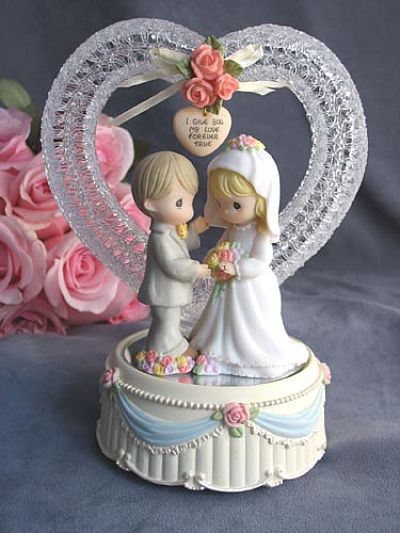 Precious Moments ® Forever True Wedding Couple/Heart Musical Cake Topper Figurine